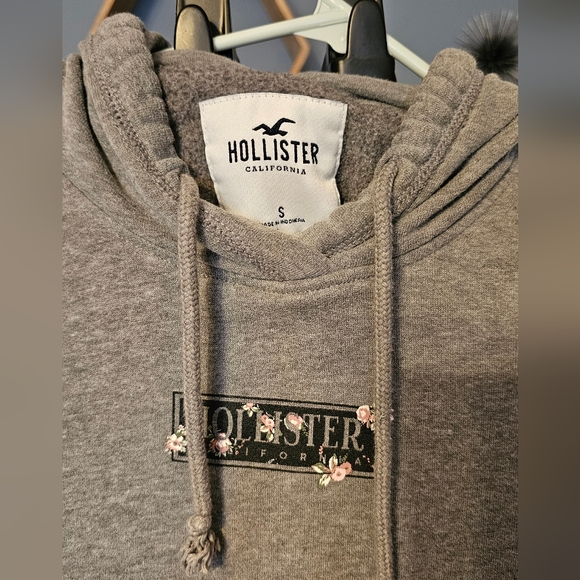HOLLISTER GRAY HOODIE- FLOWERS PATTERN ON FRONT- SIZE SMALL - Picture 3 of 3